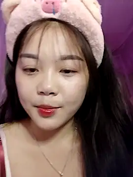 Snapshot of Baa-bee22 chatting on 03-23-26, 09:57 Baa-bee22 online show from 03-23-26, 09:57