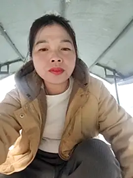 Snapshot of Cover-baa chatting on 11-29-25, 11:52 Cover-baa online show from 11-29-25, 11:52