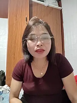 Snapshot of Cover-baa chatting on 12-14-25, 10:53 Cover-baa online show from 12-14-25, 10:53