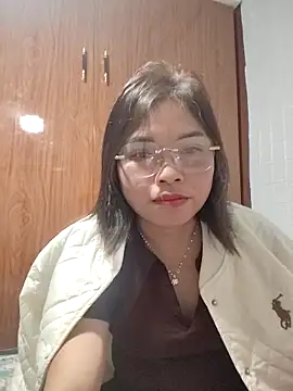 Snapshot of Cover-baa chatting on 12-15-25, 11:14 Cover-baa online show from 12-15-25, 11:14