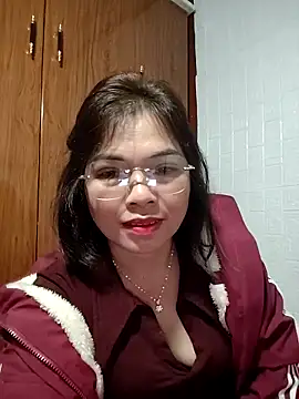 Snapshot of Cover-baa chatting on 12-15-25, 11:20 Cover-baa online show from 12-15-25, 11:20