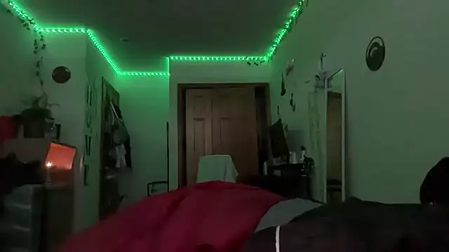 tinydaisy21 online show from 12-15-25, 06:34