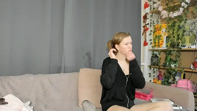 KarieBowery online show from 11-28-25, 08:33