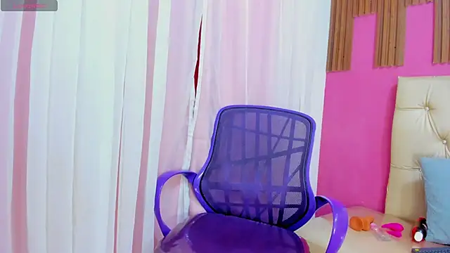 Snapshot of Xelena_Kiss chatting on 01-10-26, 04:14 Xelena Kiss online show from 01-10-26, 04:14