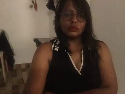 Snapshot of raveena_hot chatting on 06-26-26, 05:12 raveena hot online show from 06-26-26, 05:12