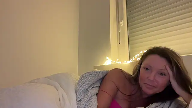 AnnaSophiaX online show from 12-15-25, 07:18