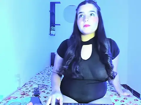 Snapshot of Babyhoney18 chatting on 12-16-25, 06:24 Babyhoney18 online show from 12-16-25, 06:24