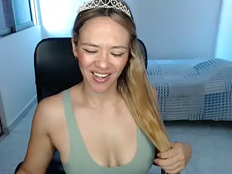 Annie Cervantez online show from 04-06-26, 09:38