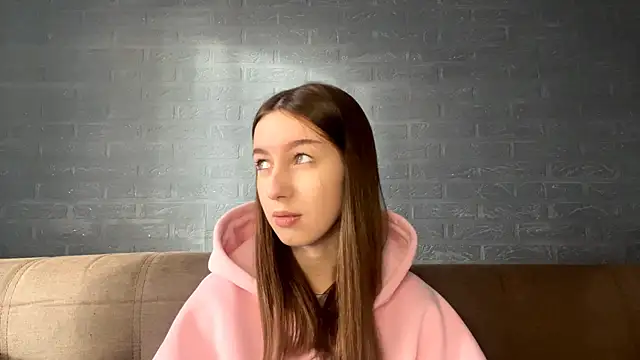 Snapshot of CindaWinn chatting on 11-18-25, 08:08 CindaWinn online show from 11-18-25, 08:08