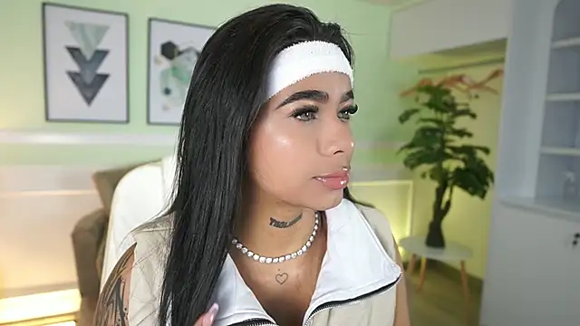 Snapshot of MeganLowell chatting on 01-10-26, 11:34 MeganLowell online show from 01-10-26, 11:34