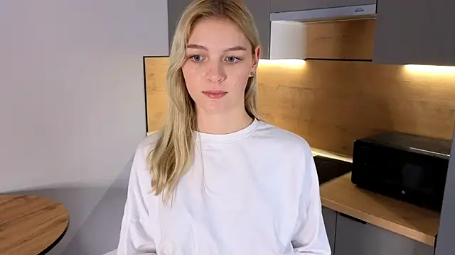 Snapshot of DebraVaughn chatting on 12-01-25, 06:13 DebraVaughn online show from 12-01-25, 06:13