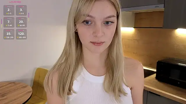 Snapshot of DebraVaughn chatting on 12-17-25, 12:55 DebraVaughn online show from 12-17-25, 12:55