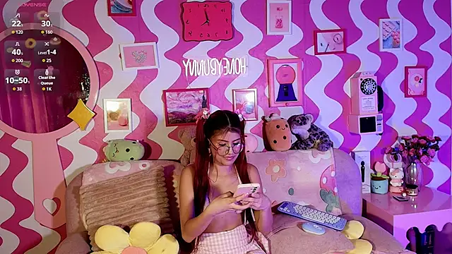 Snapshot of the_girl_with_the_red_hai chatting on 11-21-25, 02:10 the girl with the red hai online show from 11-21-25, 02:10