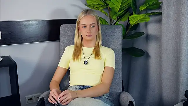 Snapshot of TheresaBreth chatting on 11-18-25, 10:09 TheresaBreth online show from 11-18-25, 10:09