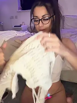 Snapshot of Badcrystal chatting on 11-19-25, 09:37 Badcrystal online show from 11-19-25, 09:37