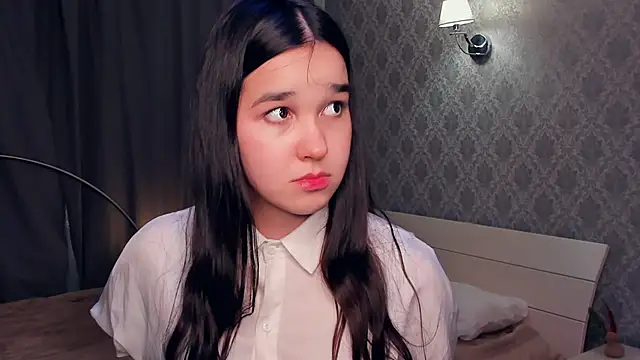 MeliaMelchiori online show from 12-18-25, 09:21