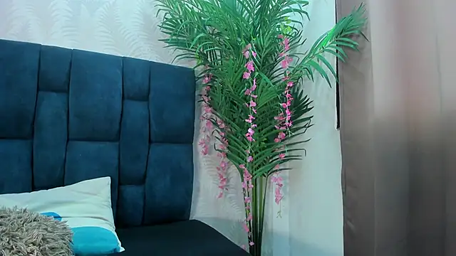 Snapshot of Holly_Sly chatting on 11-24-25, 07:13 Holly Sly online show from 11-24-25, 07:13