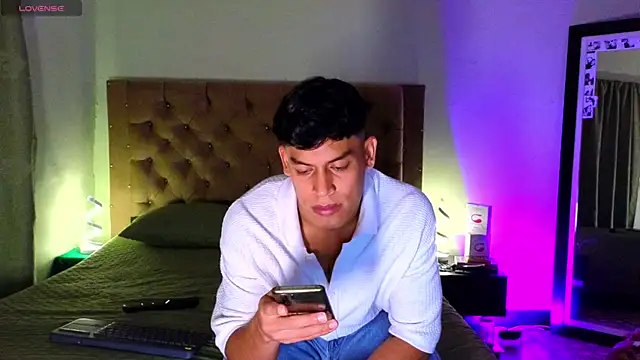 Snapshot of blorelopez chatting on 01-11-26, 02:49 blorelopez online show from 01-11-26, 02:49