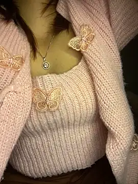 Snapshot of Sunset-yll chatting on 02-11-26, 05:23 Sunset-yll online show from 02-11-26, 05:23