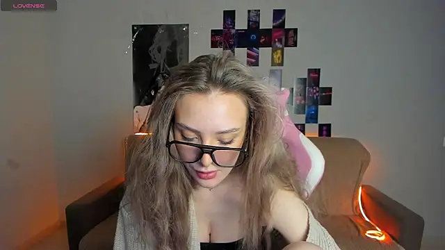 Suzie Q69 online show from 11-22-25, 08:02