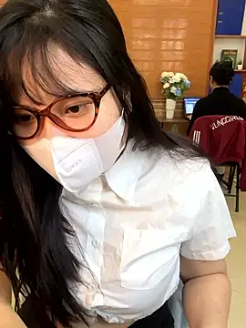 Snapshot of hide_from_colleagues chatting on 01-09-26, 04:15 hide from colleagues online show from 01-09-26, 04:15