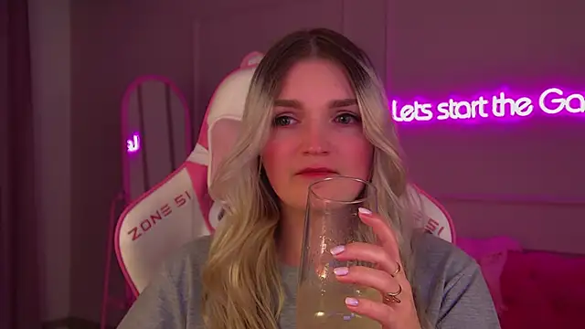 Snapshot of AnnyRaii chatting on 11-28-25, 07:49 AnnyRaii online show from 11-28-25, 07:49