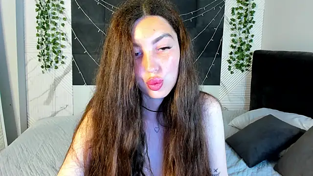 LiraRevery online show from 06-12-26, 11:57