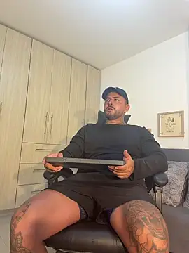 Snapshot of david10kc chatting on 11-25-25, 09:04 david10kc online show from 11-25-25, 09:04