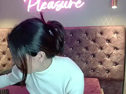 CataleyaDamourx online show from 12-16-25, 11:26