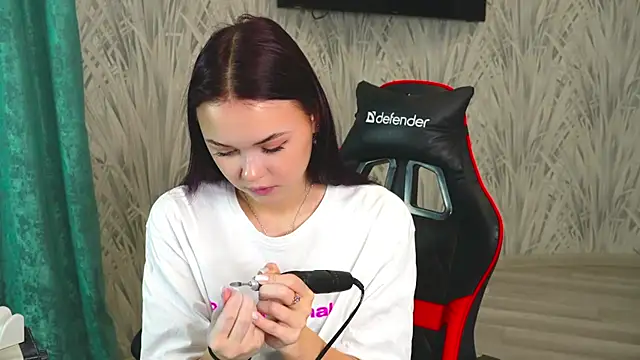 CarleeHake online show from 11-20-25, 02:34