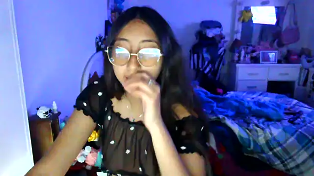 Snapshot of Nanylux chatting on 11-20-25, 02:23 Nanylux online show from 11-20-25, 02:23