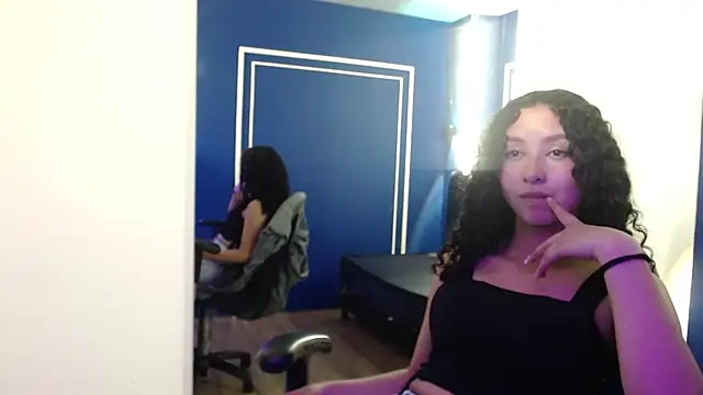 Snapshot of pettymoon1 chatting on 11-24-25, 07:13 pettymoon1 online show from 11-24-25, 07:13