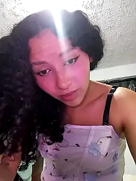 Snapshot of pettymoon1 chatting on 11-25-25, 11:27 pettymoon1 online show from 11-25-25, 11:27