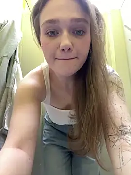 Snapshot of RussianWoman chatting on 12-16-25, 06:29 RussianWoman online show from 12-16-25, 06:29