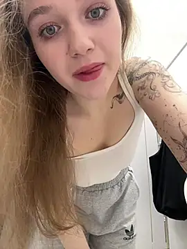 Snapshot of RussianWoman chatting on 01-09-26, 04:48 RussianWoman online show from 01-09-26, 04:48