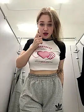 Snapshot of RussianWoman chatting on 01-13-26, 03:45 RussianWoman online show from 01-13-26, 03:45