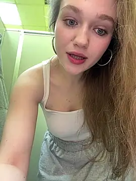 Snapshot of RussianWoman chatting on 01-17-26, 03:33 RussianWoman online show from 01-17-26, 03:33