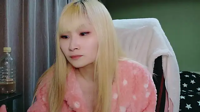 Snapshot of miyu0003 chatting on 12-20-25, 08:54 miyu0003 online show from 12-20-25, 08:54