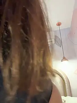 Snapshot of IsabelaStefano chatting on 11-25-25, 03:06 IsabelaStefano online show from 11-25-25, 03:06