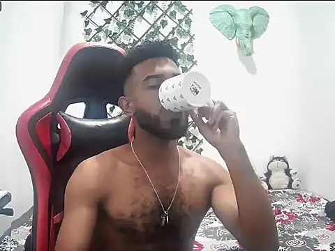 Snapshot of alberthot11 chatting on 12-04-25, 05:06 alberthot11 online show from 12-04-25, 05:06