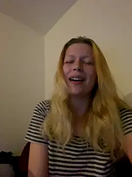 Snapshot of LexiSlimVIbe chatting on 12-13-25, 10:04 LexiSlimVIbe online show from 12-13-25, 10:04