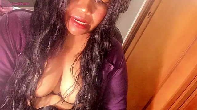 Snapshot of ebonycamelia chatting on 07-06-26, 11:40 ebonycamelia online show from 07-06-26, 11:40