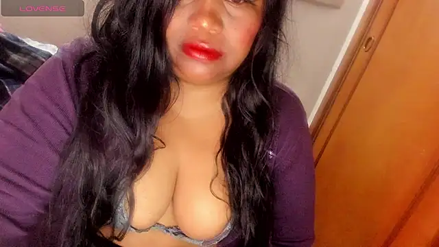 Snapshot of ebonycamelia chatting on 07-08-26, 10:09 ebonycamelia online show from 07-08-26, 10:09