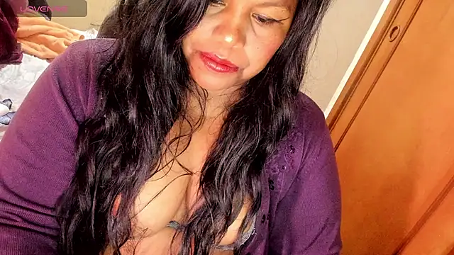 Snapshot of ebonycamelia chatting on 07-11-26, 09:49 ebonycamelia online show from 07-11-26, 09:49