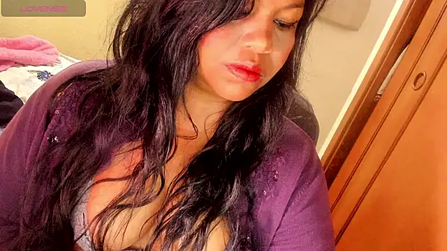 Snapshot of ebonycamelia chatting on 07-12-26, 12:07 ebonycamelia online show from 07-12-26, 12:07