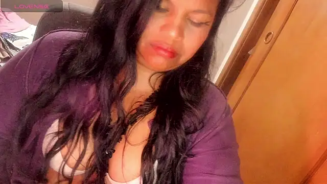 Snapshot of ebonycamelia chatting on 07-15-26, 11:32 ebonycamelia online show from 07-15-26, 11:32