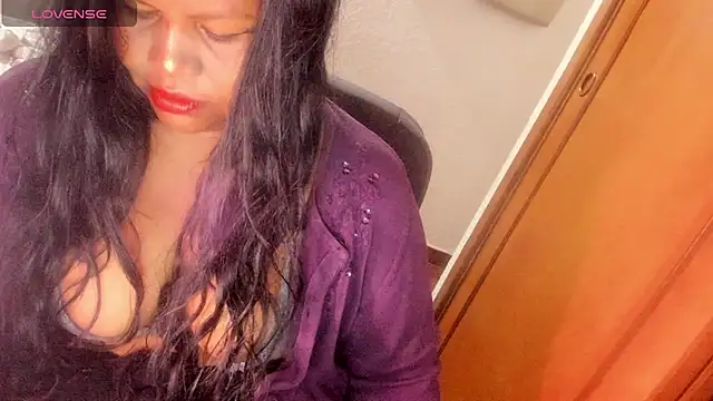 Snapshot of ebonycamelia chatting on 07-26-26, 10:55 ebonycamelia online show from 07-26-26, 10:55