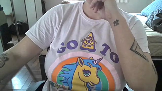 Snapshot of xxxluana chatting on 02-02-26, 01:10 xxxluana online show from 02-02-26, 01:10