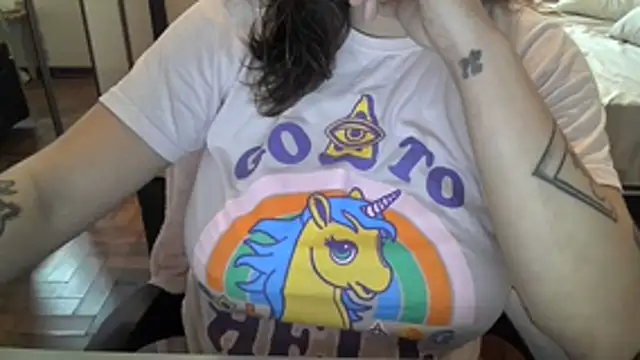 Snapshot of xxxluana chatting on 02-09-26, 05:28 xxxluana online show from 02-09-26, 05:28