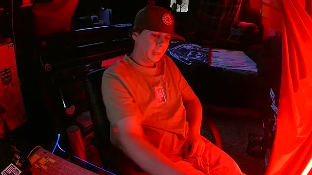 Snapshot of Bowerboi chatting on 11-24-25, 12:43 Bowerboi online show from 11-24-25, 12:43